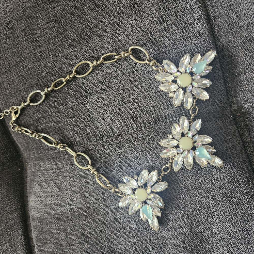 Elegant Silver Floral Necklace